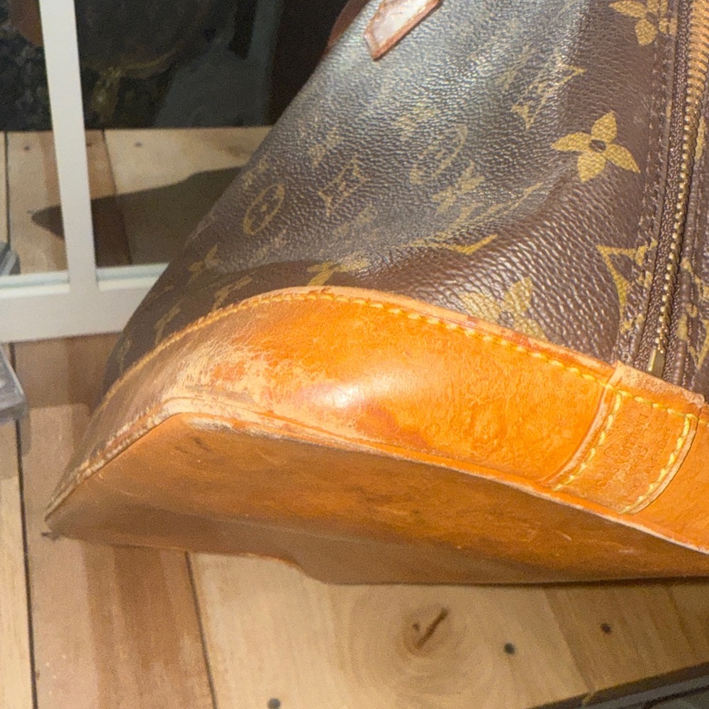 Authentic Louis Vuitton Vintage Alma LV Brown Tan Monogram - Picture 17 of 17